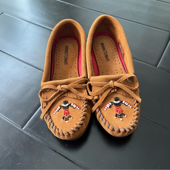 Minnetonka Shoes - NWOT Minnetonka Thunderbird Animikii Hardsole Moccasins